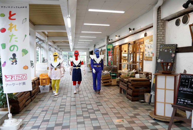 近年新しい店も増えつつある。店が並ぶ通路はまるでショッピングモール!?