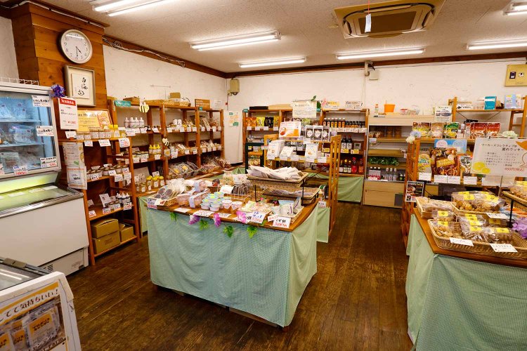 「むっさ21には『とれたの』同様に市民と学生で運営する店や施設がいくつかあります。隣のカフェ『ここたの』もその一つなんですよ！」（むっさイエロー）。