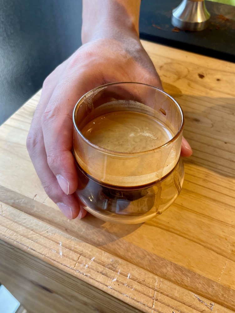 表面にはきめ細かい泡が。