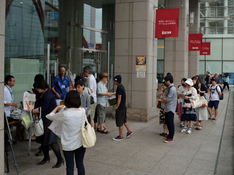 ひとりで参加するもよし、友人同士や夫婦、カップルで参加するもよし。