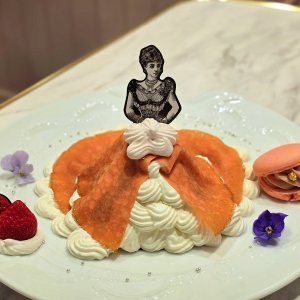 劇場の街・日比谷にオープンした『Q-pot CAFE.』ですみれ色のスイーツを堪能〜黒猫スイーツ散歩 日比谷・有楽町編5〜