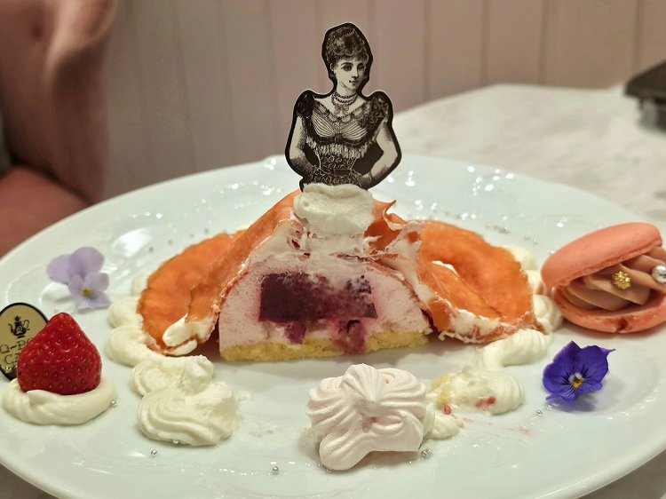 18劇場の街日比谷