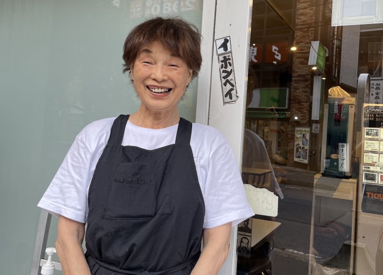 いつも元気に働く鈴木馨子さん。