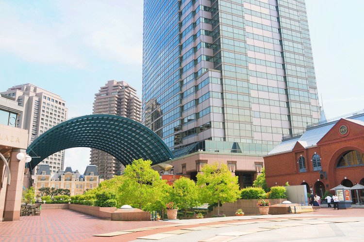 恵比寿駅方面から見た「恵比寿ガーデンプレイス」。