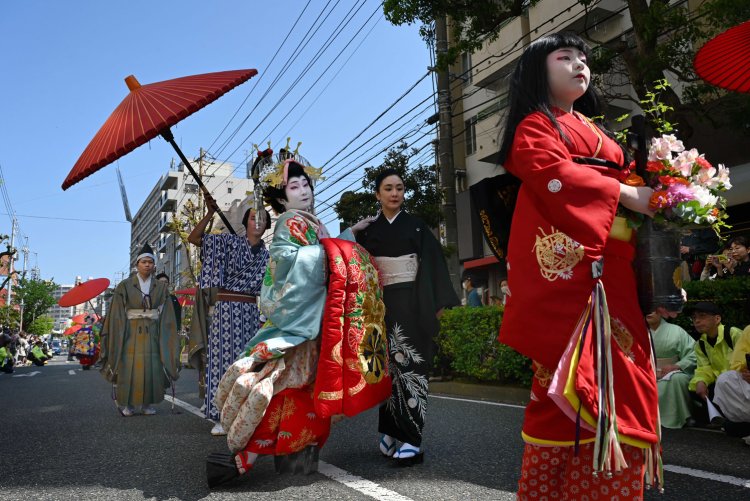 下関での上臈道中の様子。