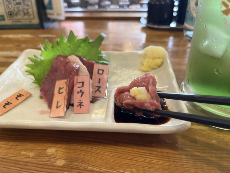 ニンニクとショウガをたっぷりのせ、甘めの九州醤油につけて食べてみた。