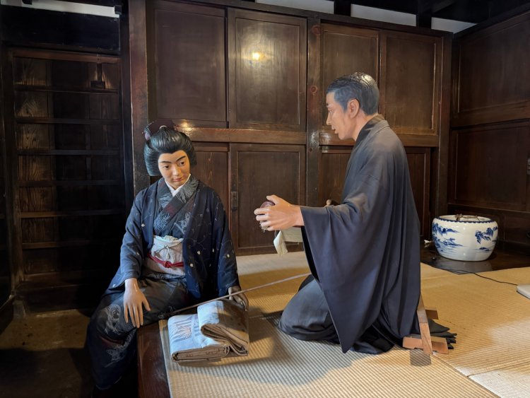 こちらの人形もリアル。