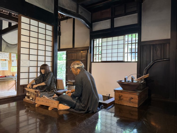 『旧大塚家住宅』のびっくりするくらいリアルな人形。