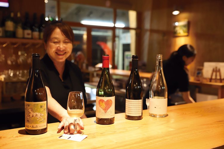 小諸を含めた長野県産ワインを飲み比べできる、小諸駅直結の『E'cuve（エキューブ）こもろ』。