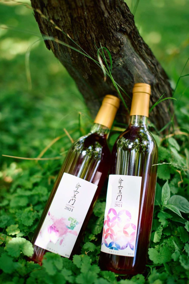 ベリー系の味わいがありつつ辛口で、食中酒向きの「宇右衛門」5500円。2024年に続き、2025年もエチケット（ラベル）のデザインを公募した