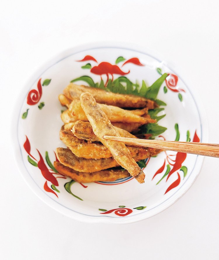 地元深海魚メヒカリは、総菜「愛知県産メヒカリ唐揚げ」に。