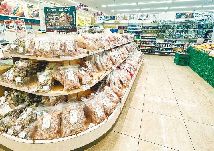 その量にびっくりの削り節売り場。