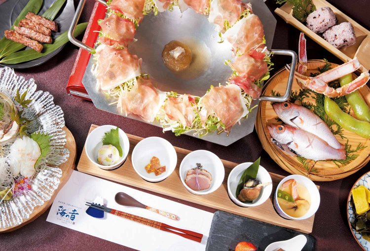 のどぐろ、あわび、但馬（たじま）牛が味わえる「遊」コース。しゃぶしゃぶはすっぽんのスープをくぐらせていただく。