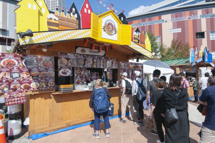 解放的な雰囲気漂う会場での一杯は格別。