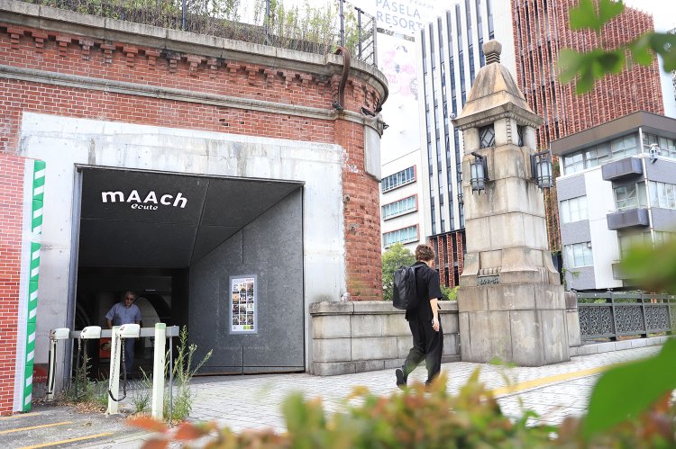 商業施設の『マーチエキュート神田万世橋』。