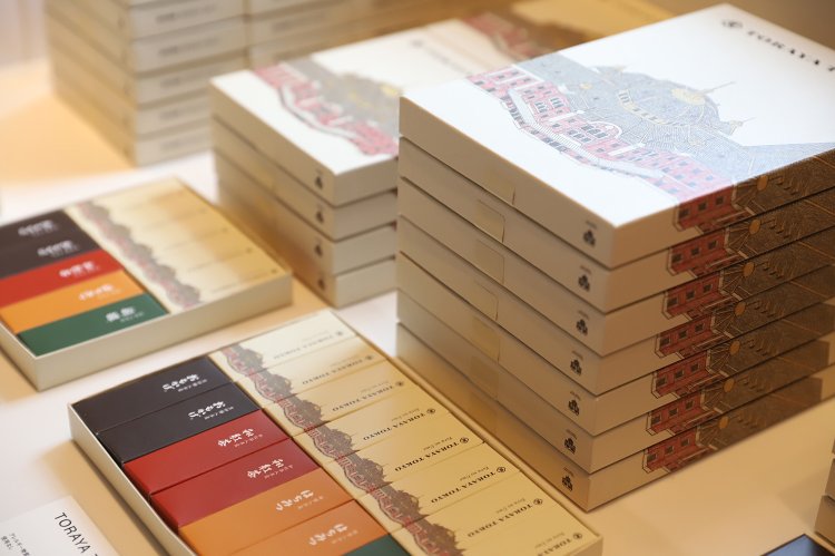 東京駅丸の内駅舎がデザインされた小形羊羹の詰め合わせも同店限定で販売。