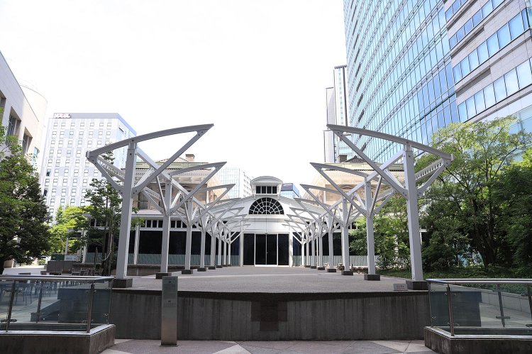 南側には、当時の全長151.5mのうち、25m分のプラットホームを再現。