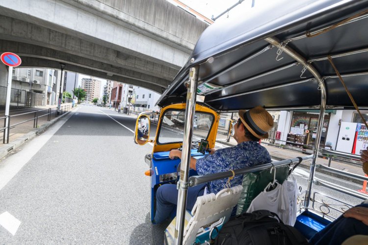 開放感あふれる車内。風が吹き込んできて、とても気持ちいい。