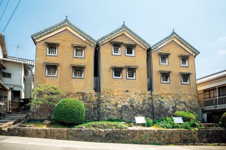 文化6年（1809）築、旧長ノ木街道に面した旧澤原家住宅、通称「三ツ蔵」。アニメ映画『この世界の片隅に』にも登場した。