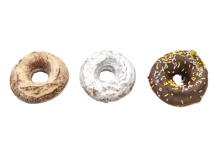 土曜に登場するドーナツ120円～。左のシナモンは、過去に販売していたシナモンパンのパウダーを復刻。