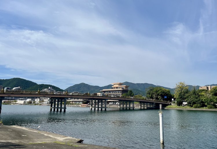 「瀬戸の唐橋」。ナショナルサイクルルートの起終点になっている。