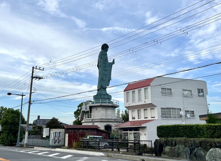 びわこ大仏の後ろ姿。