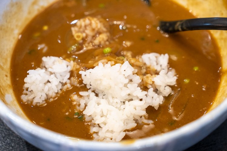 カレースープにご飯を入れる。間違いないおいしさ。