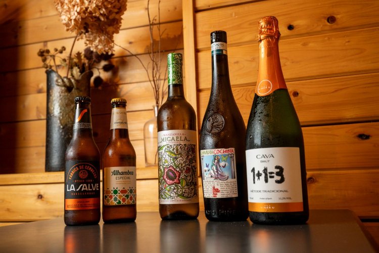 ナチュラルワインを中心にシェリー酒、スペインビールも。