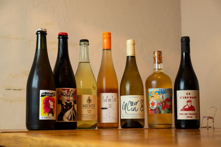 ワインはグラス850円～という良心価格。ナチュラルワイン入門にもうってつけ。