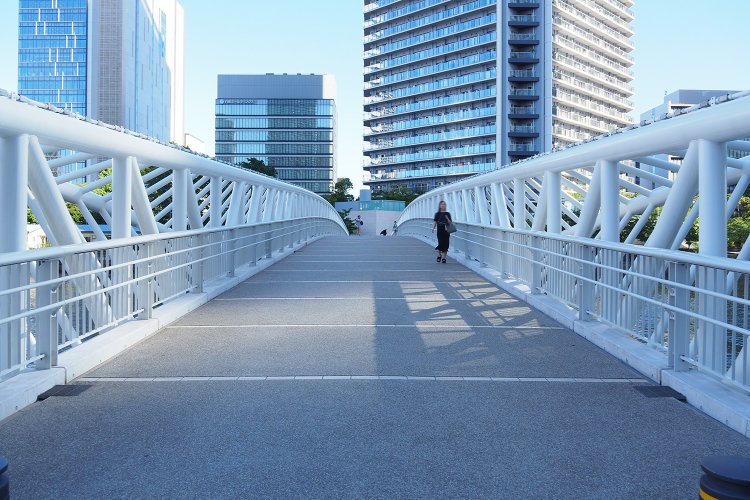 勝どき側から晴海側を見る。自転車は通行禁止。