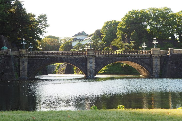 歩行者専用だと筆者が勘違いして撮影してあった、皇居の正門石橋。