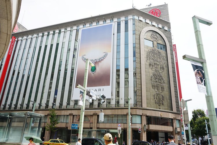 今もトレンドの最先端であり続ける、『銀座三越』。戦前からモダンな文化の発信地として親しまれてきた。『木村屋總本店』の目の前にある。