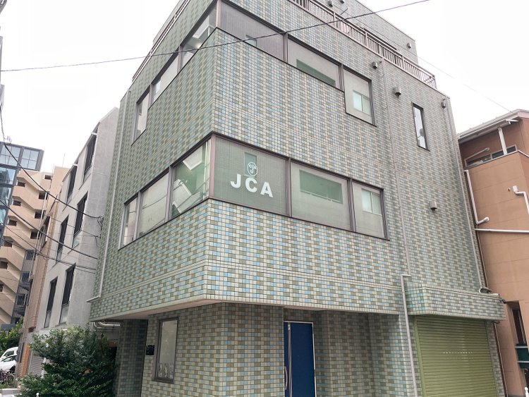 やなせたかし氏が所有していたという、YANASE兎ビル。