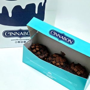 【東京駅】人気のシナモンロール専門店『CINNABON』のミニ生チョコボン～黒猫スイーツ散歩手土産編～