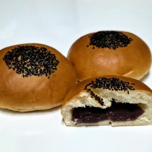 これぞNIPPONのあんぱん！ 東京駅『デイジイ東京』〜黒猫スイーツ散歩 あんぱん編7〜