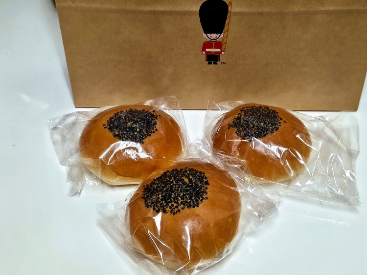 こしあんぱん1個248円。