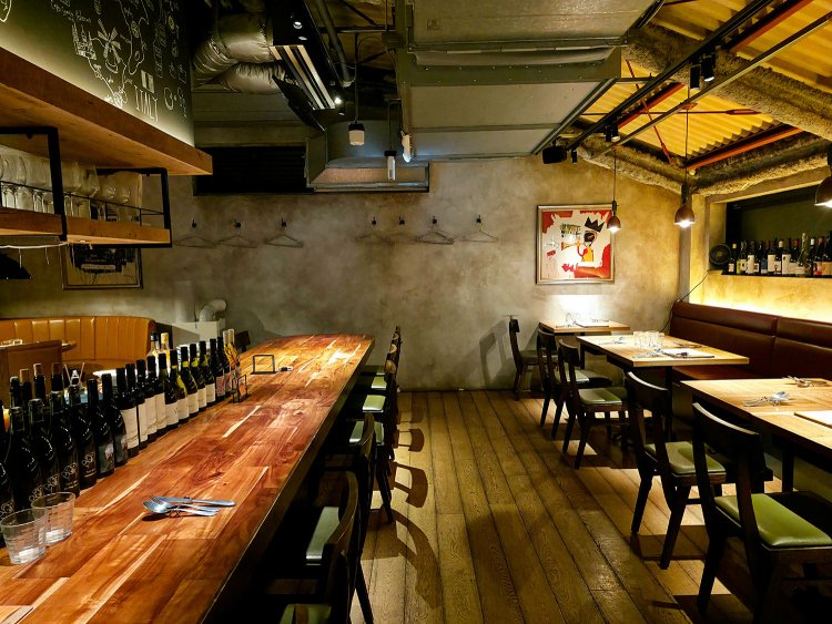 『ウラドラ』店内。