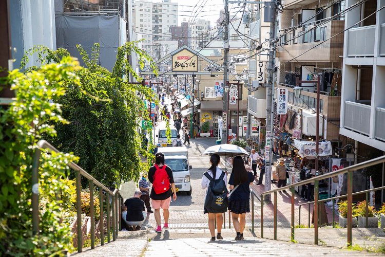 【JR東日本×散歩の達人 駅からハイキング】山手線環状運転100周年記念。池袋駅から日暮里駅にかけて下町情緒を感じながら文学の足跡を追いかける