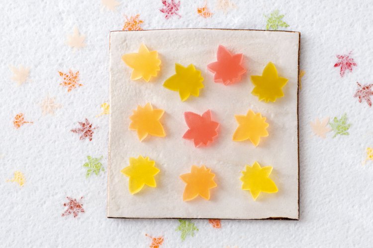 12個入1728円。10月1日～11月31日の期間限定。抹茶、ダージリン、アールグレイ、アップルティー、ほうじ茶の5種類。