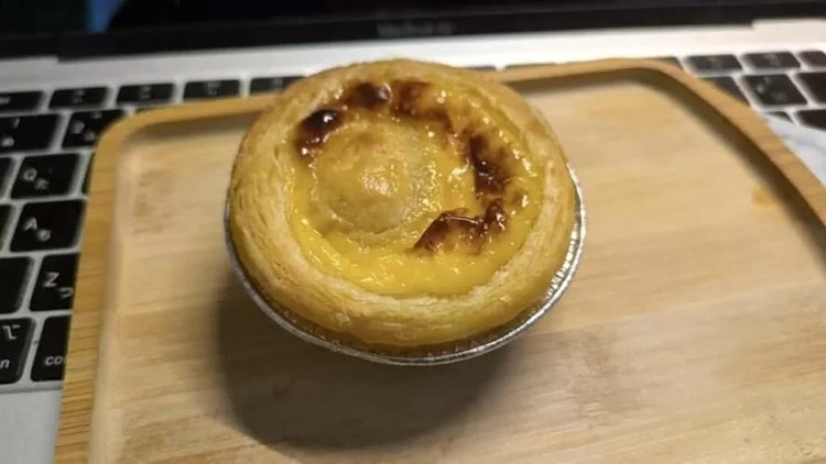 エッグタルト（さつまいも味）。