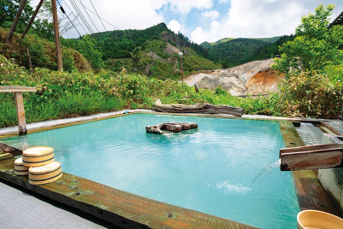 群馬の名湯・万座温泉『日進舘』。忘れていた恋心を思い出す温泉×ライブの若返り効果とは？