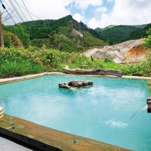 群馬の名湯・万座温泉『日進舘』。忘れていた恋心を思い出す温泉×ライブの若返り効果とは？