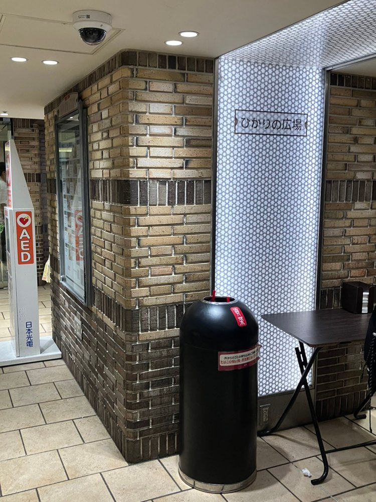 アトレ内部にも「ひかりの広場」がある。タピオカ店に面しているため、タピオカを飲みながら待つのもいい。