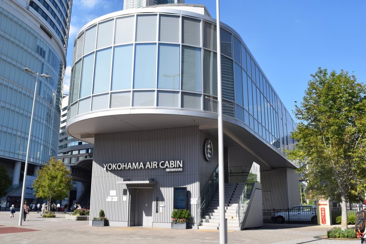 JR桜木町駅の南改札（東口）からすぐの場所に乗り場がある。