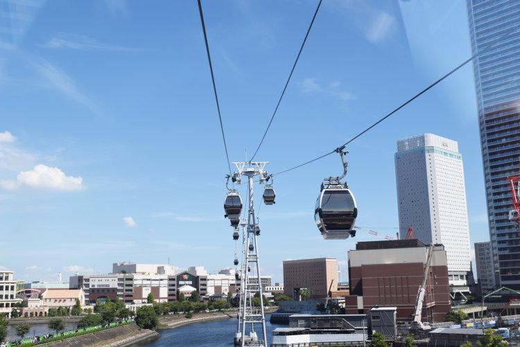 徐々に高さが上がり、みなとみらいを一望できる。