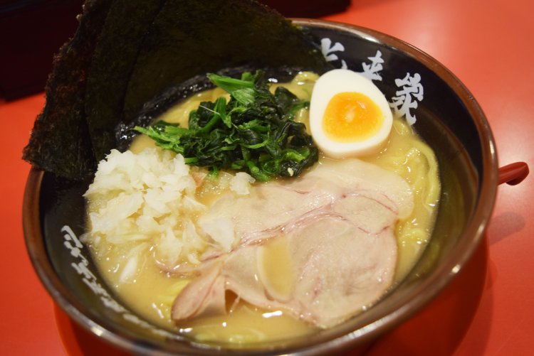 大阪に帰ってきて食べた家系ラーメン。