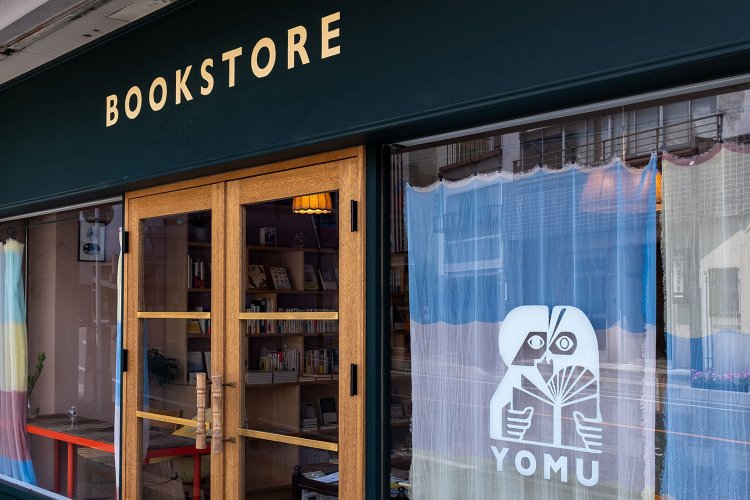 目を引くロゴや外観にもデザイナーならではの感性が光る。