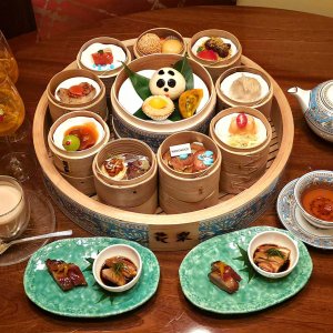 飲茶を楽しめる『花梨』の中華アフタヌーンティーがウエッジウッドとコラボ〜黒猫スイーツ散歩 赤坂編5〜