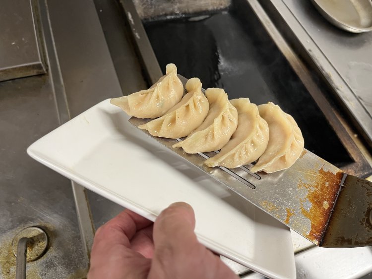 プリンとした餃子は大きめで食べ応えがありそう。