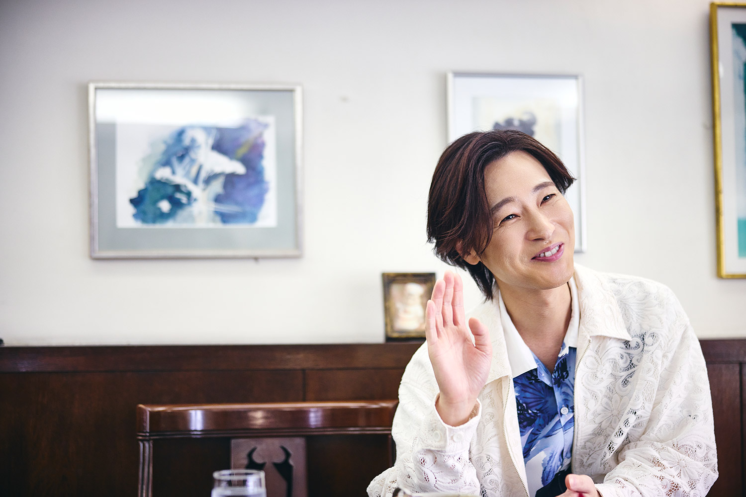 山内惠介インタビュー】歌の練習、酒場からのインスパイア……九品仏で